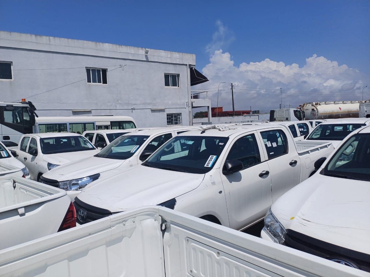 Pickups Toyota Hilux double cabine neufs disponibles à la vente et à la location